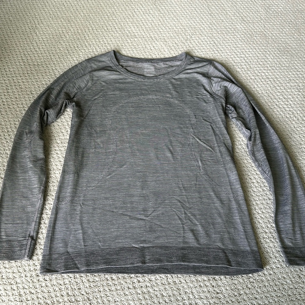 Lululemon Run Swiftly Long sleeve top - loose fit. Black and white stripe.